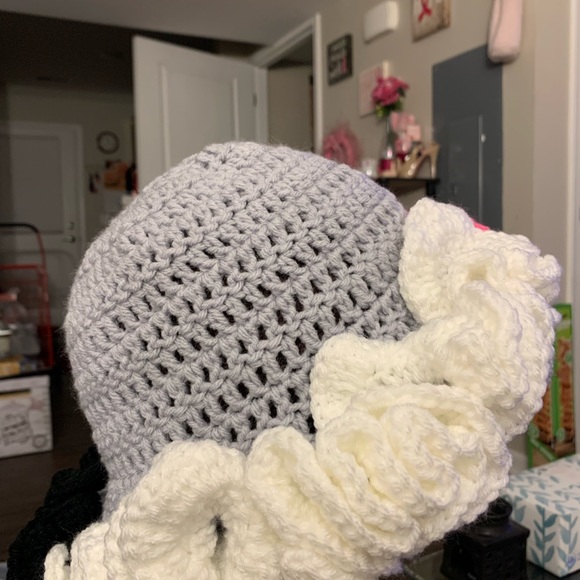 Crochet ruffle hat - Picture 2 of 4